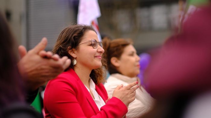 «Le tuvieron miedo a que una mujer joven les ganara»: candidata RD acusa exclusión de primarias en Valdivia