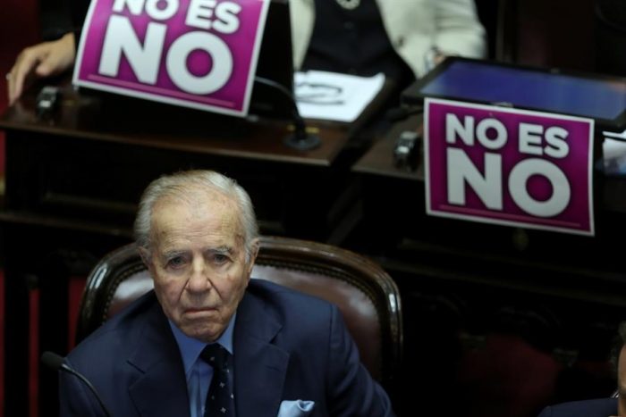 Expresidente argentino Carlos Menem en coma inducido tras sufrir un fallo renal