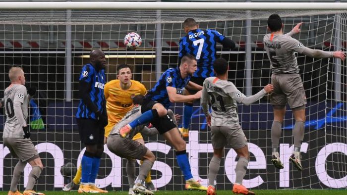 Alexis y Vidal sin Champions: Inter de Milán obtiene magro empate de local ante Shakhtar y queda eliminado de competiciones europeas