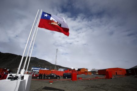 Científicos chilenos investigan por primera vez la contaminación lumínica en la Antártica