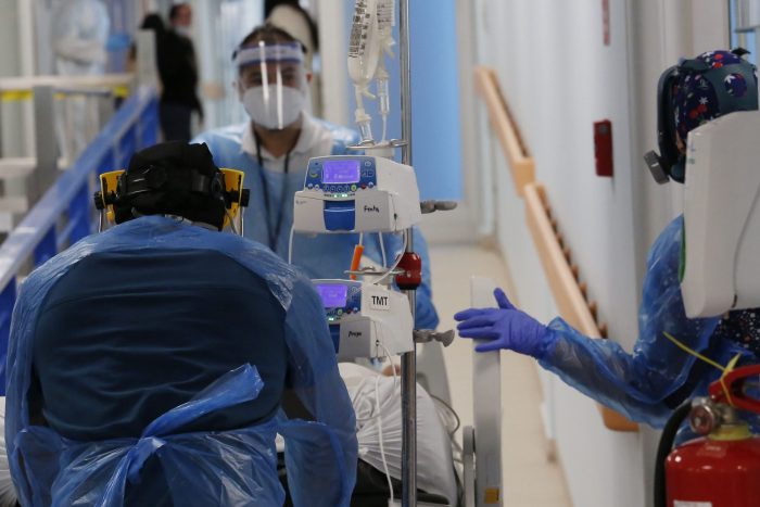 Al límite: nuevo informe ICOVID Chile revela que aumentan hospitalizaciones totales ante incremento de casos a nivel nacional