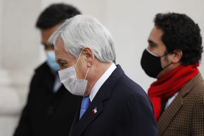 El crudo análisis de economistas progresistas: Gobierno de Piñera implementó “una política económica fracasada” y “aún no percibe el costo social de la crisis”