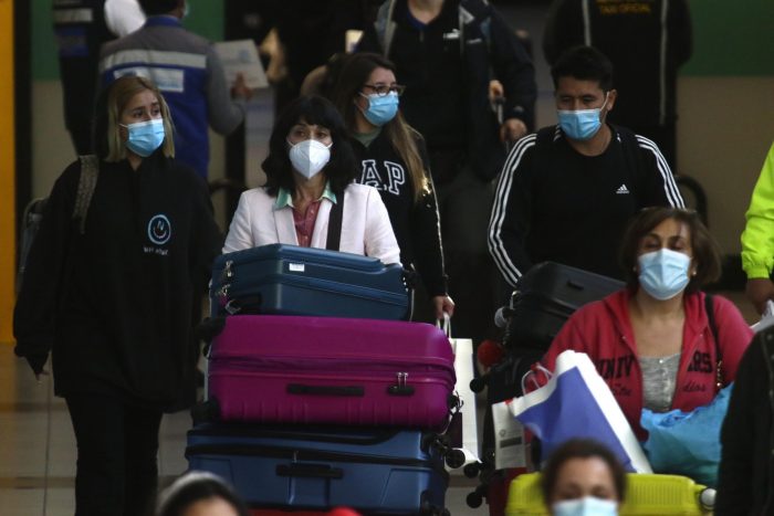 Fedetur pide eliminar el PCR de entrada a Chile  ante alta congestión de pasajeros en Aeropuerto de Santiago