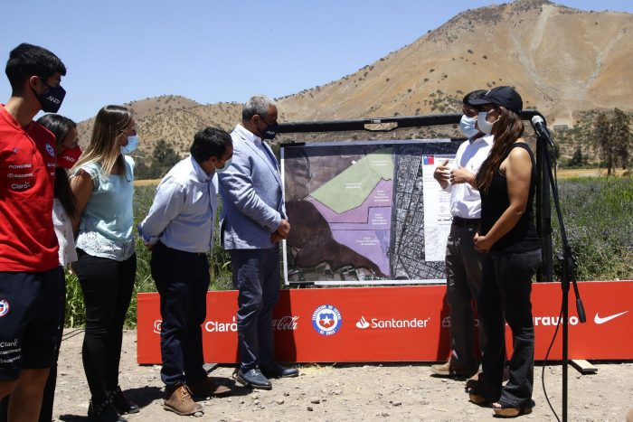 Presidente de la ANFP visitó sitio de Cerro Chena que podría convertirse en el nuevo Juan Pinto Durán: solicitarán «formalmente el terreno»