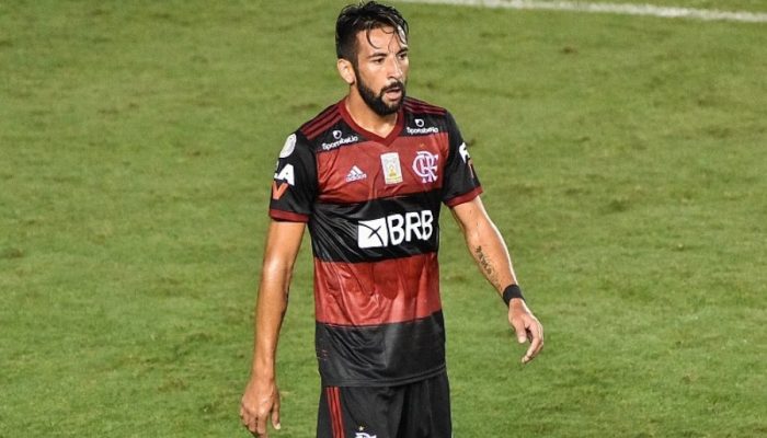 Debutó en las redes con el ‘Mengao’: Mauricio Isla anotó en electrizante triunfo del Flamengo sobre el Bahía por el Brasileirao