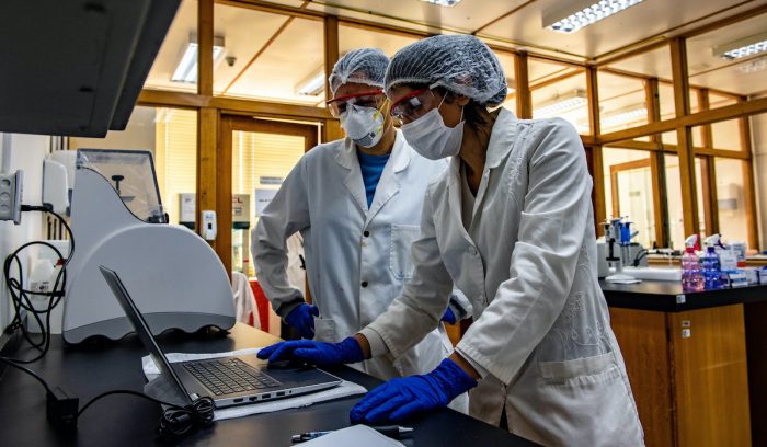 Los éxitos del primer programa de vigilancia activa del Covid-19 en Latinoamérica creado en universidad chilena