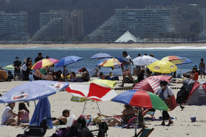 Anuncian plan de testeo masivo en los balnearios de Chile ante aglomeraciones en las playas