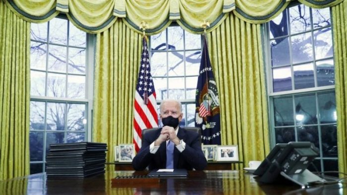 Biden presidente: las 17 primeras medidas con las que empieza a revertir las políticas de Trump