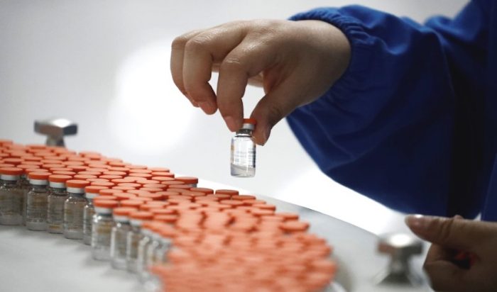 Vacuna Sinovac «será capaz de controlar la pandemia», según director médico de Brasil