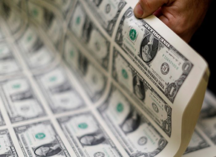 Dólar cerró bajo los $790 pero acumuló escalada semanal de $10