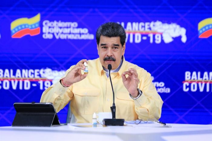 Nicolás Maduro presenta unas gotas «milagrosas» que «neutralizan» en un 100% el Covid-19