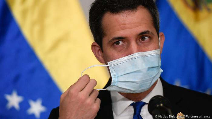 Juan Guaidó instala parlamento paralelo: «En este momento, Venezuela confía en ustedes, diputados»