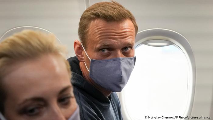 Detención de líder opositor ruso: Navalny, aislado en una celda de cuarentena, será juzgado mañana por difamación