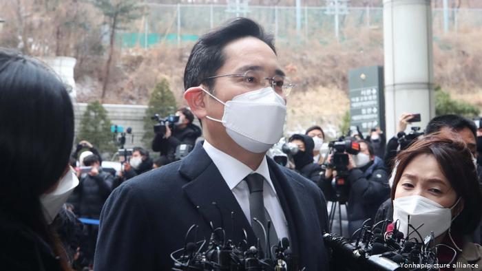 Vicepresidente de Samsung Electronics, Lee Jae-yong condenado a dos años y medio de cárcel por corrupción