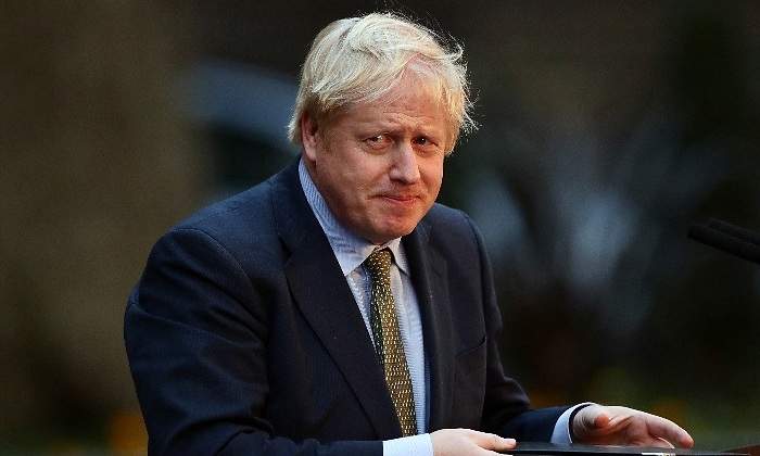 Primer ministro de Reino Unido dice que variante británica del coronavirus parece ser más mortífera