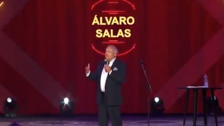 Álvaro Salas fue altamente criticado por realizar chiste racista en el Festival de Las Condes