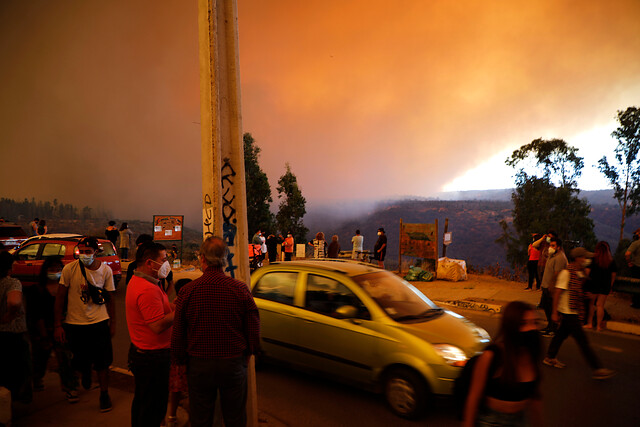 Incendio en Quilpué: registros muestran llamas a solo metros de viviendas