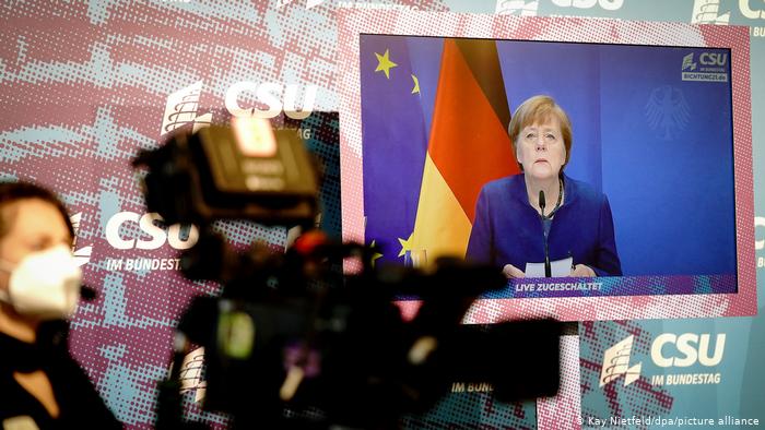 Merkel responsabiliza a Trump de crear atmósfera propicia a eventos violentos