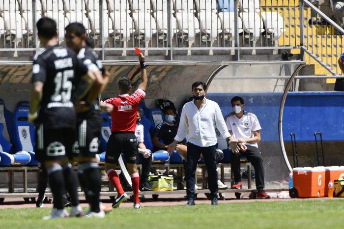 Las disculpas del entrenador de Colo Colo, Gustavo Quinteros, tras obsceno gesto en contra de sus rivales de Antofagasta que le costó su expulsión