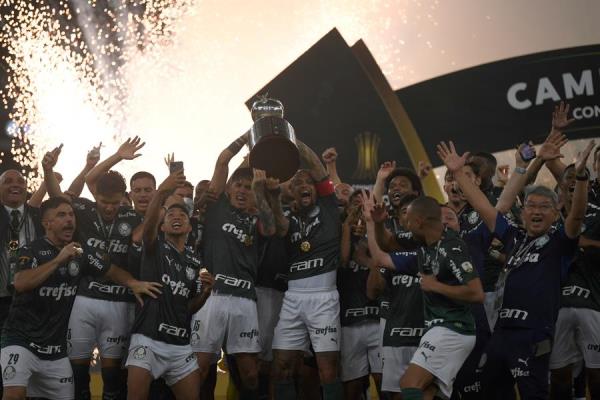 Prensa brasileña critica la «final absurda y sin brillo» de la Libertadores