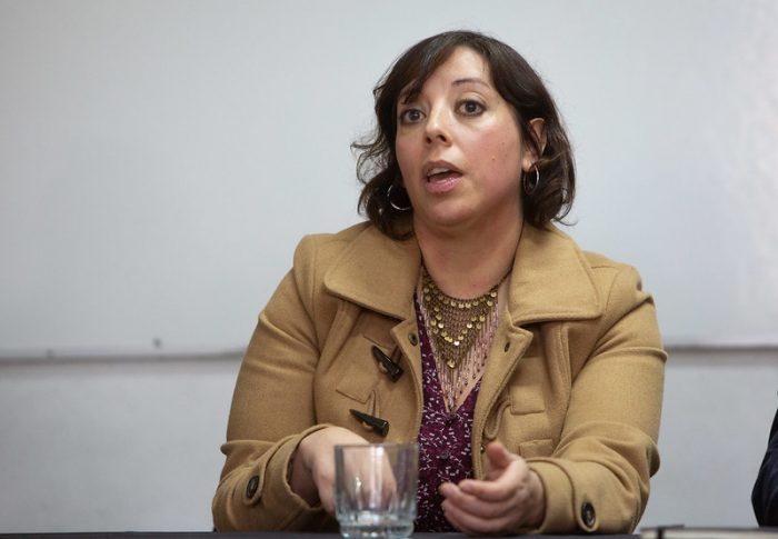 Beatriz Areyuna, decana de la Facultad de Pedagogía UAHC: «El Estado se ha mostrado ausente en las grandes tareas de la sociedad durante la pandemia»
