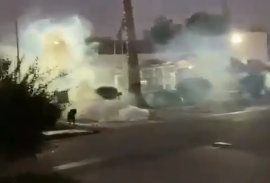 Ataques a comisarías y enfrentamientos con Carabineros fueron parte de una compleja noche en distintos puntos de la Región Metropolitana
