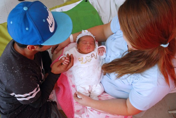 El “lado b” del baby boom: la romantización del quiebre a los planes de vida de 54 mil mujeres con embarazos no planificados en Chile