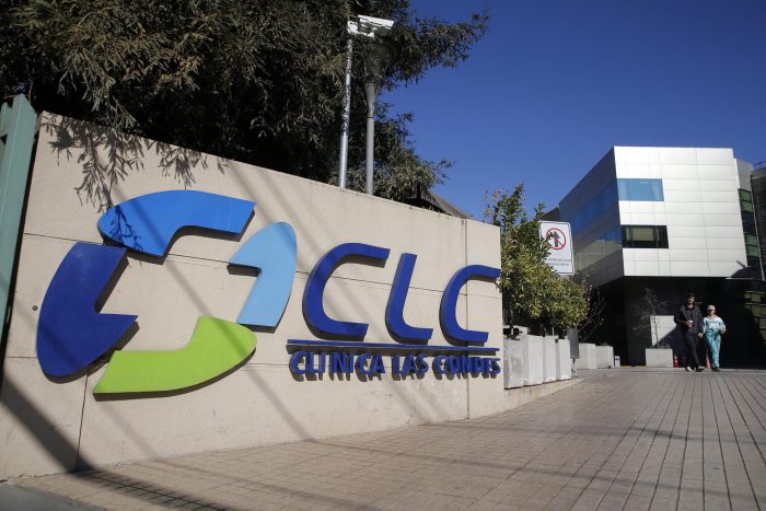 Clínica Las Condes interpone nueva querella contra un exgerente general: ahora acusa perjuicios por $8.500 millones tras «recibir pacientes Covid en exceso»