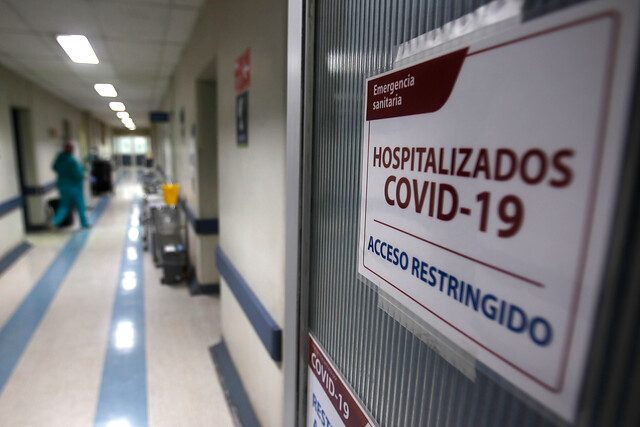 Funcionaria de residencia sanitaria donde se aloja familia del bebé con variante Delta arroja positivo en examen Covid