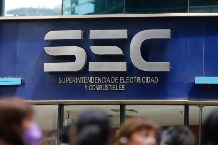 Vecinos de Puente Alto contra CGE por corte de suministro de tres días: presentaron reclamo ante SEC