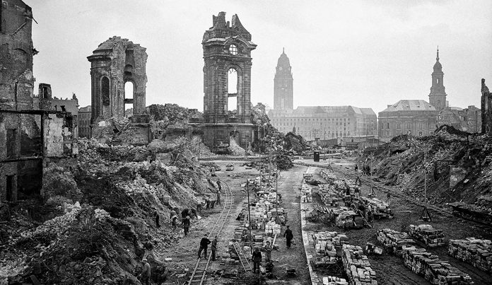 Cita de libros: «Dresde 1945: Fuego y oscuridad», el horror de la guerra