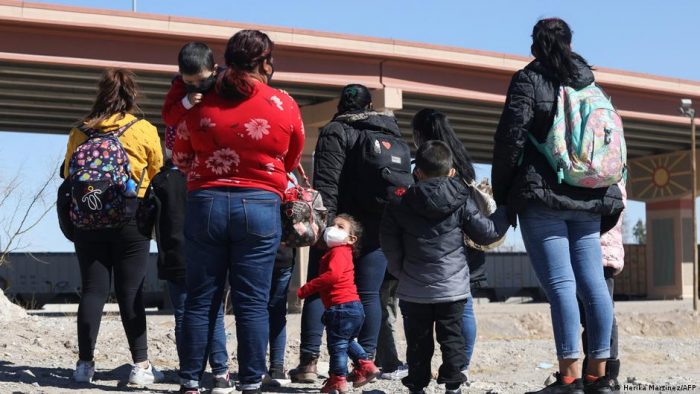 EE.UU. recibe a los primeros migrantes varados en México