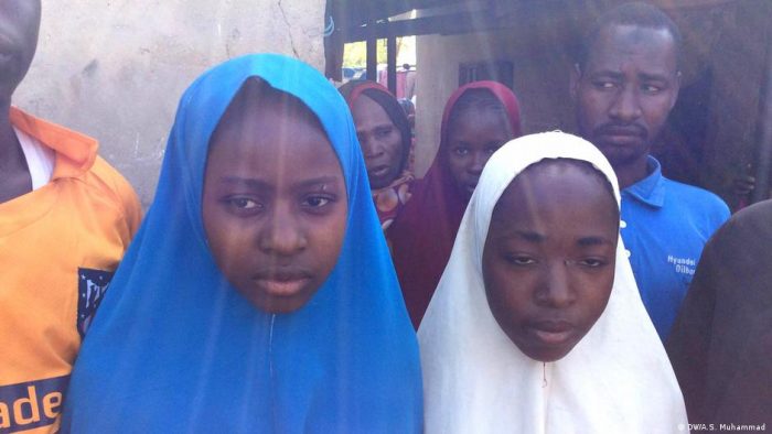 Cientos de niñas fueron raptadas por milicias en Nigeria