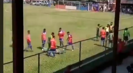 A lo Cóndor Rojas: futbolista de la Tercera División de Guatemala fingió burda agresión que se hizo viral
