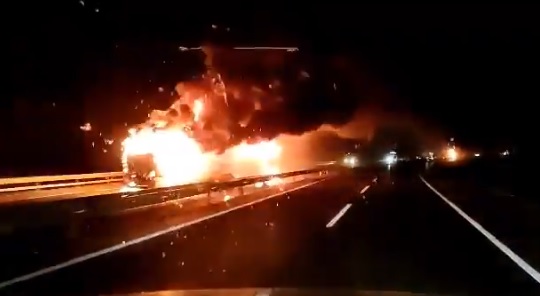 Otro ataque incendiario en la macrozona sur: una camioneta y cuatro camiones fueron quemados en Ercilla