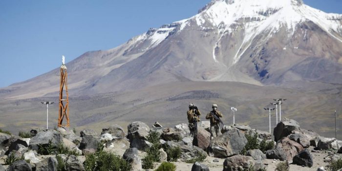 Ministro (s) de Defensa asegura que crisis migratoria en Colchane «no solo ocurre en Chile» y acusa «campaña» de alcalde
