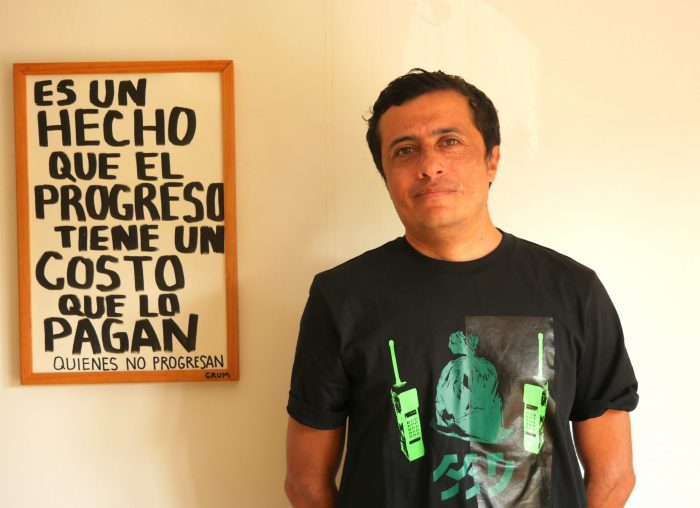 Artista y curador Rodolfo Andaur: «este gobierno ha demostrado que llega tarde a todo»