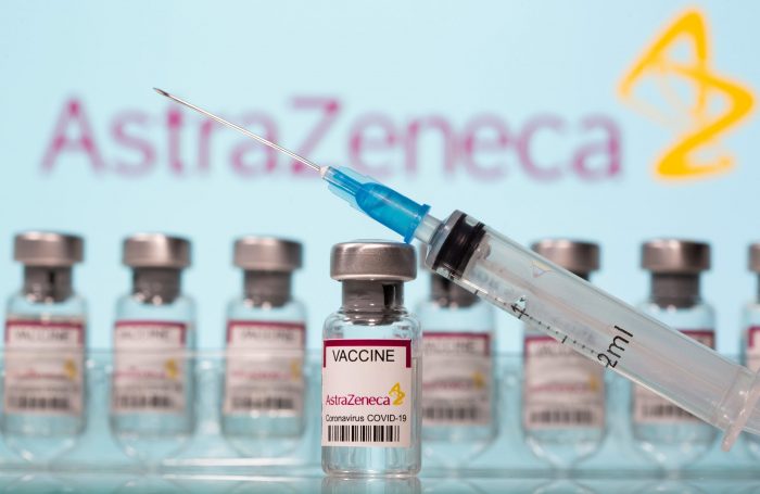 OMS llama a la calma y pide seguir aplicando vacunas de AstraZeneca: «Debemos hacer un seguimiento de lo que ocurre, pero no hay motivos de pánico»