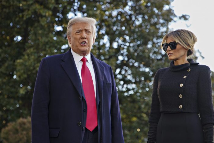 Trump y su esposa se vacunaron antes de abandonar Casa Blanca, según medios