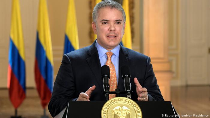 Duque firma decreto para regularizar a migrantes venezolanos