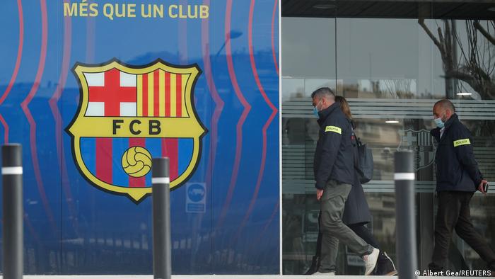 Policía detiene al director del FC Barcelona Josep Maria Bartomeu por el «Barçagate»