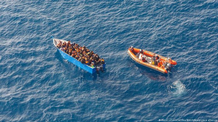 Mueren 14 migrantes tras hundirse dos embarcaciones en aguas de Túnez