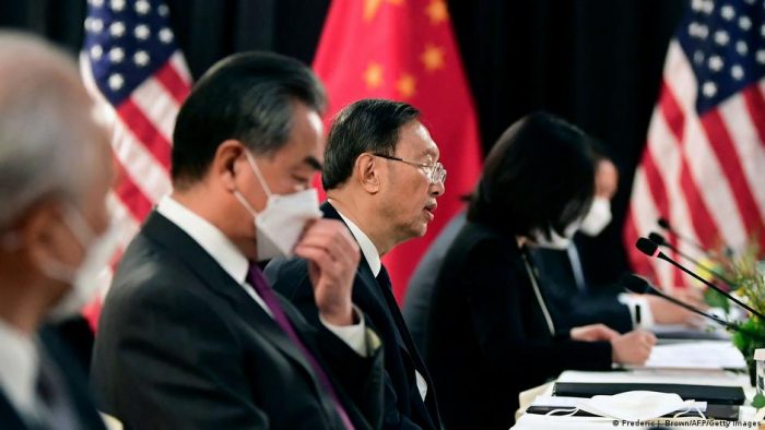 China advirtió que tomará «medidas firmes» ante «injerencias de Estados Unidos»