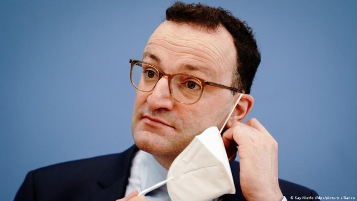 Ministro alemán admite haber recurrido a amigos para adquirir mascarillas