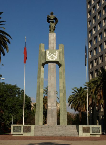General Director de Carabineros propone trasladar el monumento de la institución emplazado en la Alameda