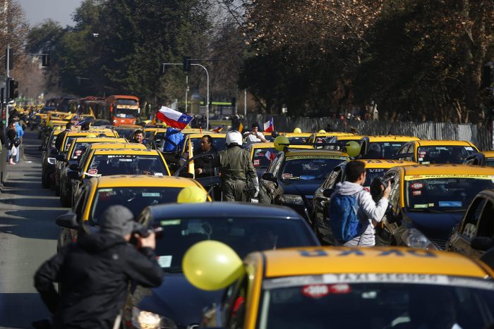 TDLC rechazó demanda de taxistas contra aplicaciones Uber, Cabify e Easy Taxi