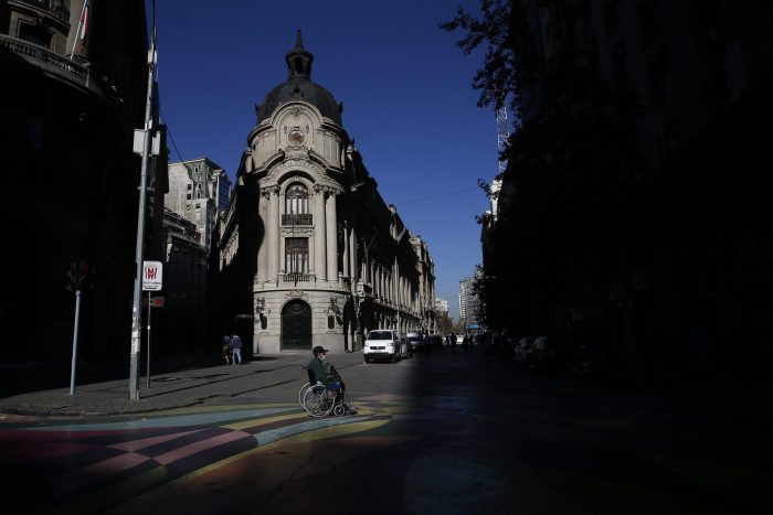 Anuncio de cuarentena para toda la RM golpea a la Bolsa de Santiago: IPSA cerró con un descenso de 1,79%