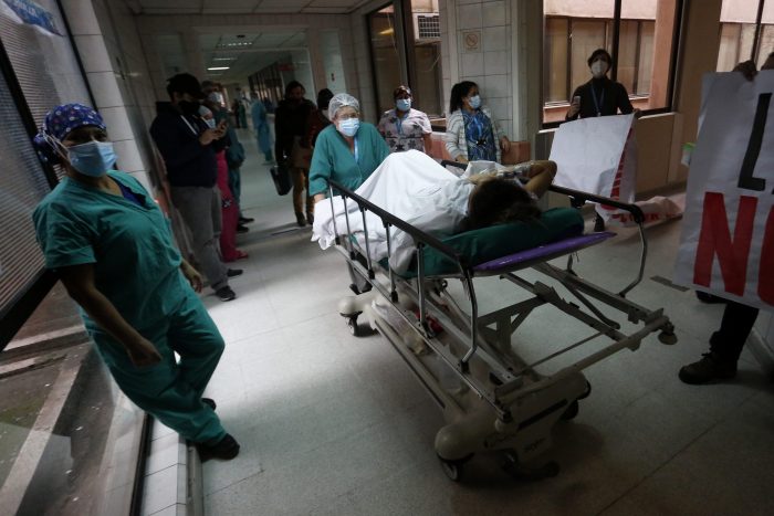 Los dos principales desafíos para el sistema de salud en Chile son disminuir los tiempos de espera y disminuir los costos de tratamientos