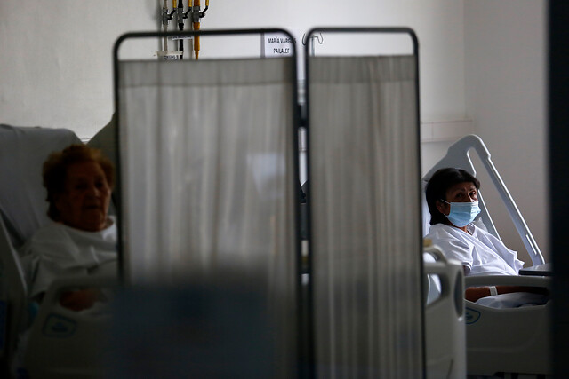 Sábado negro: Minsal reporta más de 7 mil casos diarios de Covid-19, la cifra más alta de la pandemia en Chile