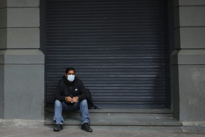 La otra pandemia: más de un 50% de los trabajadores chilenos disminuyeron sus ingresos tras la llegada del Covid-19